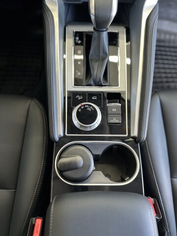 MITSUBISHI PAJERO SPORT в комплектації 3.0 P AT ULTIMATE