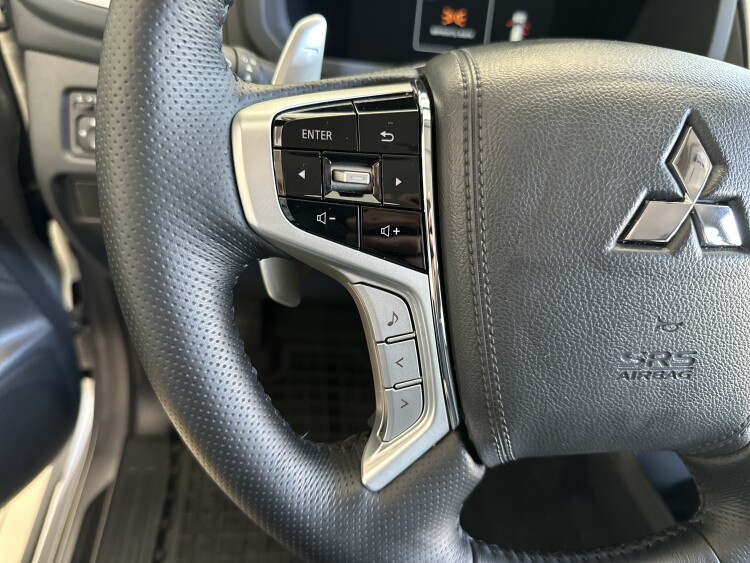 MITSUBISHI PAJERO SPORT в комплектації 3.0 P AT ULTIMATE
