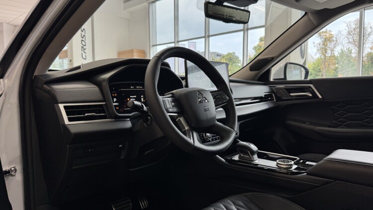 MITSUBISHI OUTLANDER в комплектації ULTIMATE 2.5
