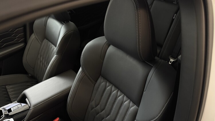 MITSUBISHI OUTLANDER в комплектації ULTIMATE 2.5