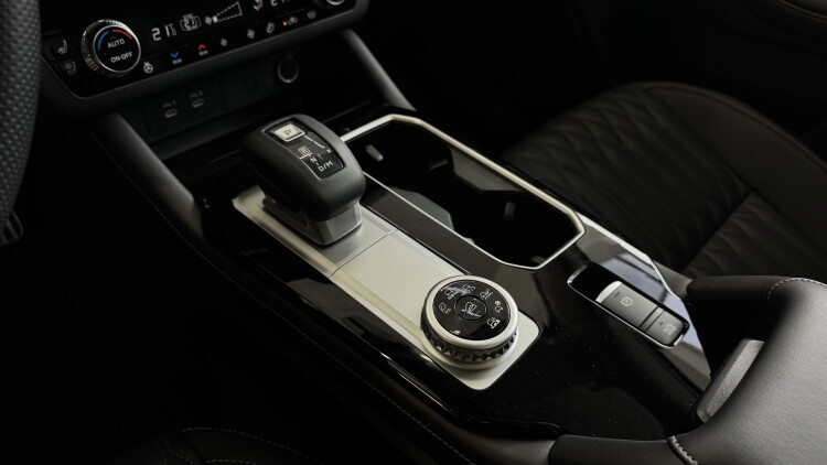 MITSUBISHI OUTLANDER в комплектації ULTIMATE 2.5