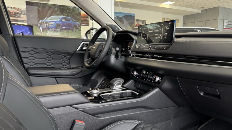 MITSUBISHI OUTLANDER в комплектації ULTIMATE 2.5
