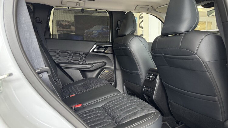MITSUBISHI OUTLANDER в комплектації ULTIMATE 2.5