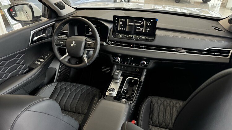 MITSUBISHI OUTLANDER в комплектації ULTIMATE 2.5
