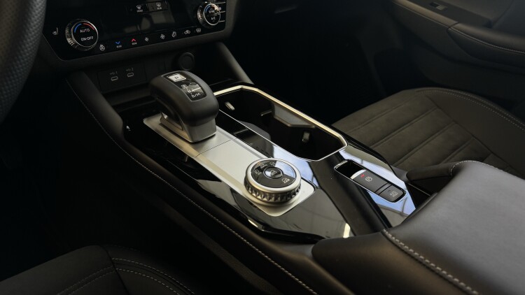 MITSUBISHI OUTLANDER в комплектації ULTIMATE 2.5