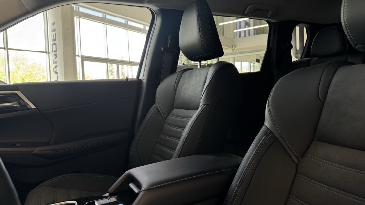 MITSUBISHI OUTLANDER в комплектації ULTIMATE 2.5