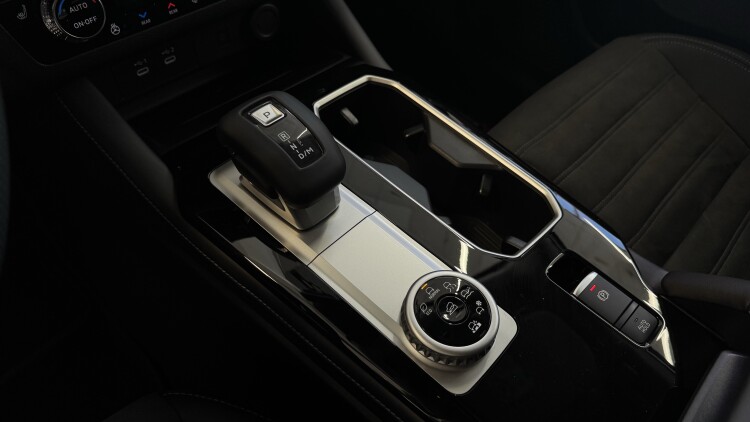 MITSUBISHI OUTLANDER в комплектації ULTIMATE 2.5