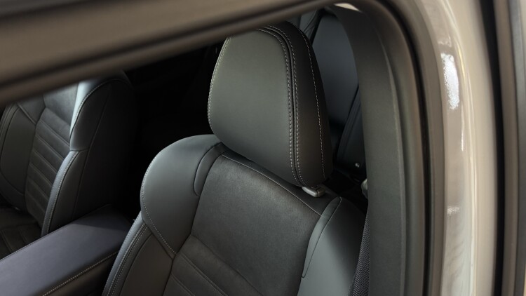 MITSUBISHI OUTLANDER в комплектації ULTIMATE 2.5