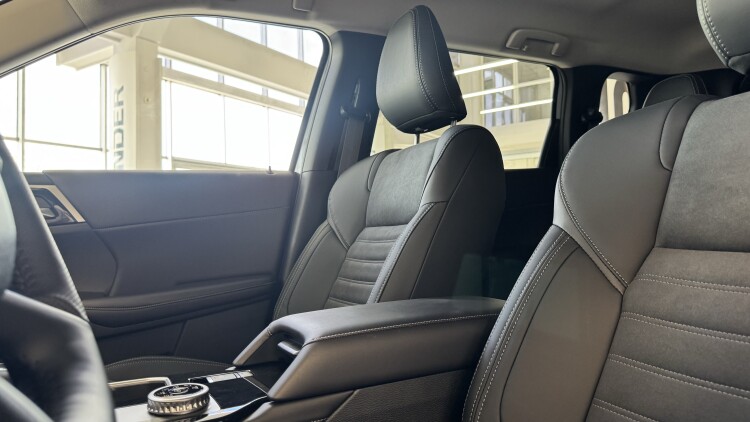 MITSUBISHI OUTLANDER в комплектації ULTIMATE 2.5