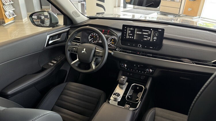 MITSUBISHI OUTLANDER в комплектації ULTIMATE 2.5