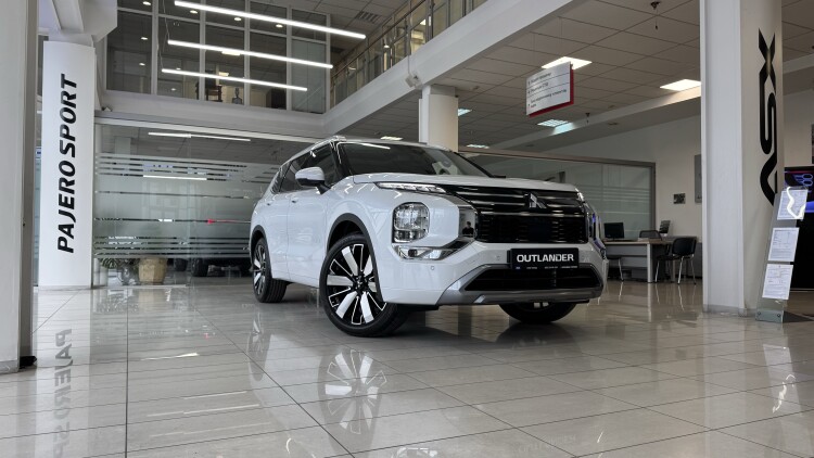 MITSUBISHI OUTLANDER в комплектації ULTIMATE 2.5