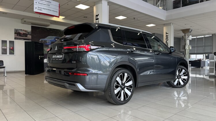 MITSUBISHI OUTLANDER в комплектації ULTIMATE 2.5