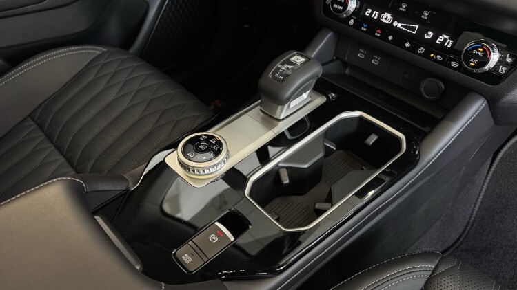 MITSUBISHI OUTLANDER в комплектації ULTIMATE 2.5