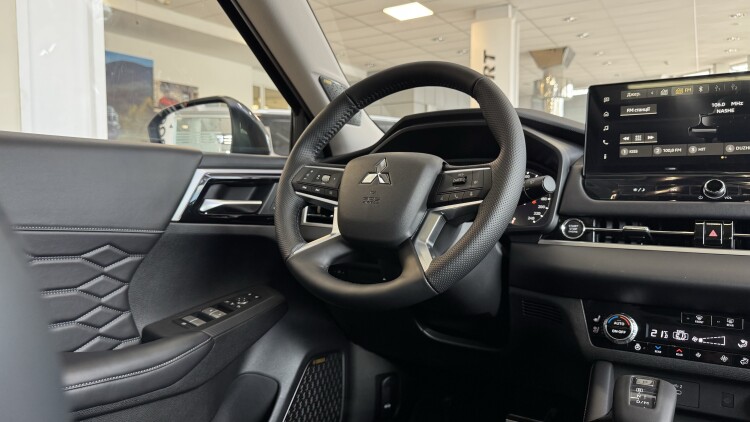 MITSUBISHI OUTLANDER в комплектації ULTIMATE 2.5