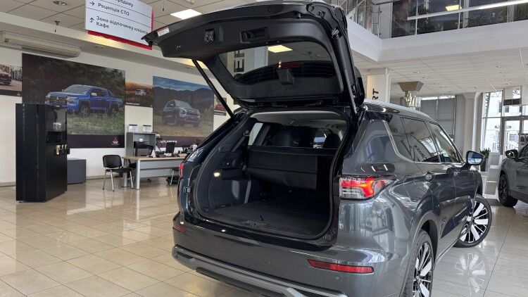 MITSUBISHI OUTLANDER в комплектації ULTIMATE 2.5 PLUS