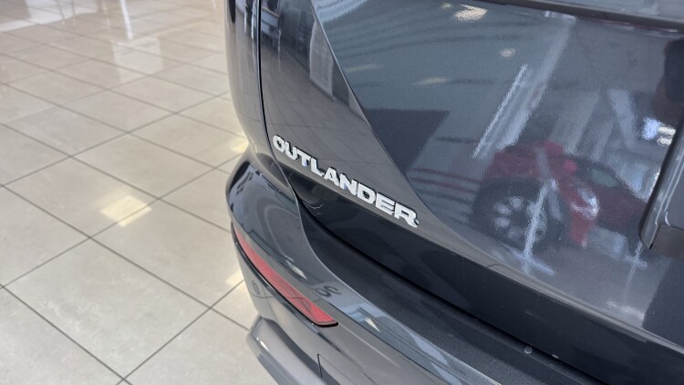 MITSUBISHI OUTLANDER в комплектації ULTIMATE 2.5 PLUS