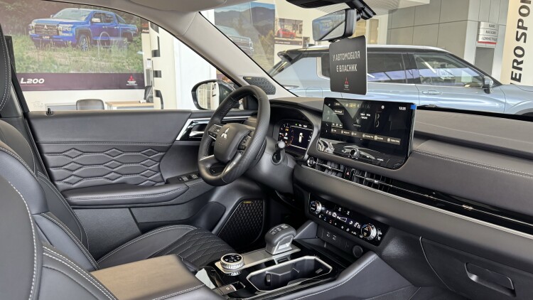 MITSUBISHI OUTLANDER в комплектації ULTIMATE 2.5 PLUS