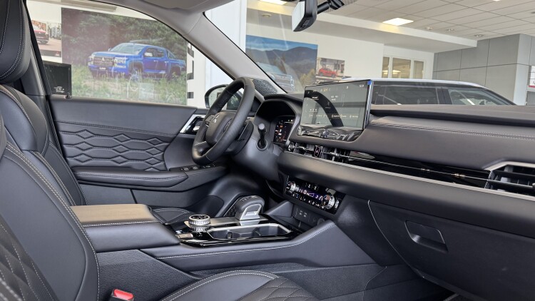 MITSUBISHI OUTLANDER в комплектації ULTIMATE 2.5 PLUS