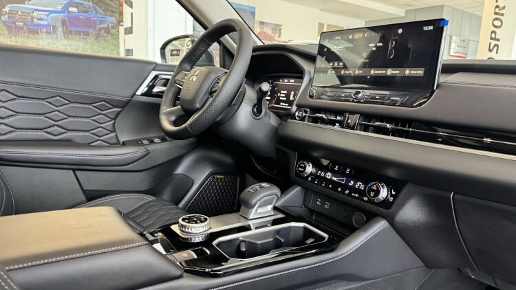 MITSUBISHI OUTLANDER в комплектації ULTIMATE 2.5 PLUS