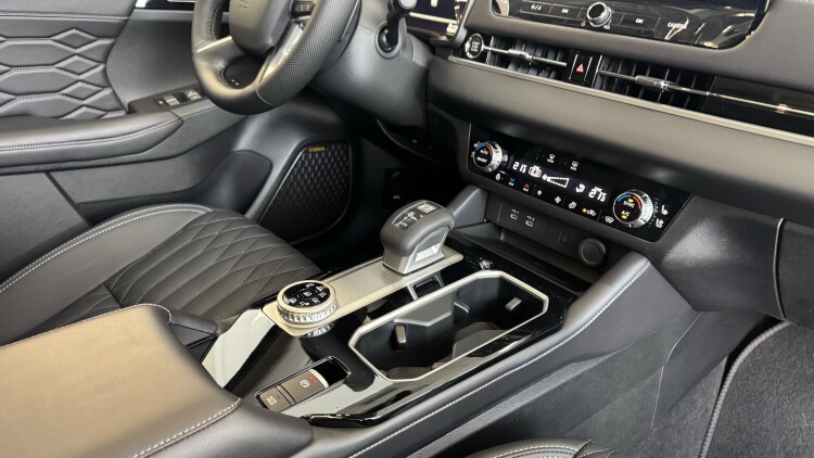 MITSUBISHI OUTLANDER в комплектації ULTIMATE 2.5 PLUS