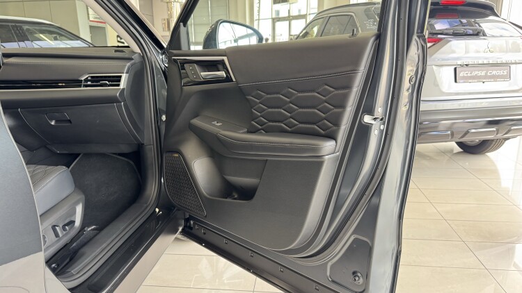 MITSUBISHI OUTLANDER в комплектації ULTIMATE 2.5 PLUS