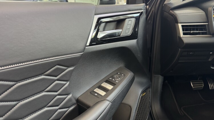 MITSUBISHI OUTLANDER в комплектації ULTIMATE 2.5 PLUS
