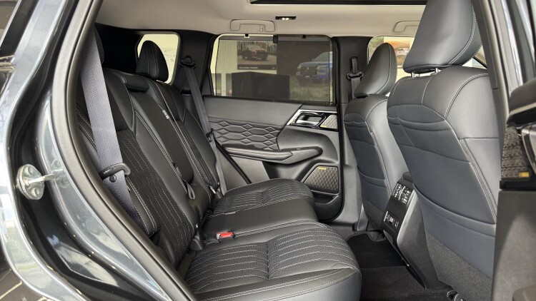 MITSUBISHI OUTLANDER в комплектації ULTIMATE 2.5 PLUS