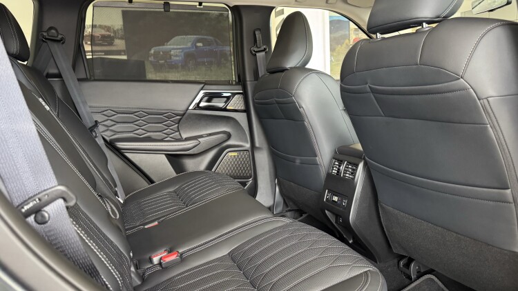 MITSUBISHI OUTLANDER в комплектації ULTIMATE 2.5 PLUS