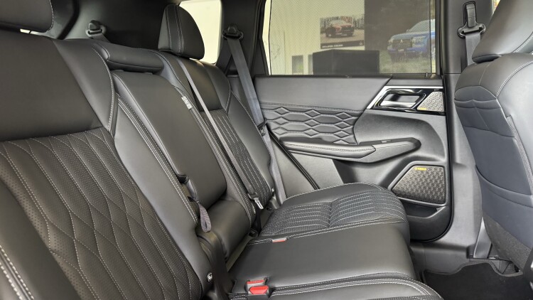 MITSUBISHI OUTLANDER в комплектації ULTIMATE 2.5 PLUS