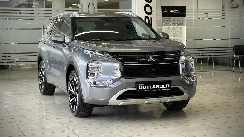 MITSUBISHI OUTLANDER в комплектації ULTIMATE 2.5