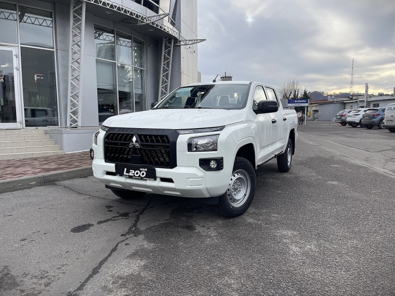 MITSUBISHI L200 в комплектації INVITE 2.4 4WD