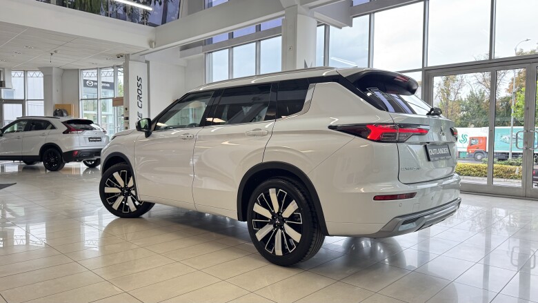 MITSUBISHI OUTLANDER в комплектації ULTIMATE 2.5